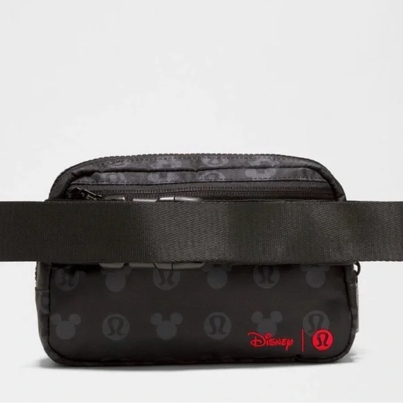 lululemon athletica Disney NWT Belt Bag black and grey - Picture 4 of 6